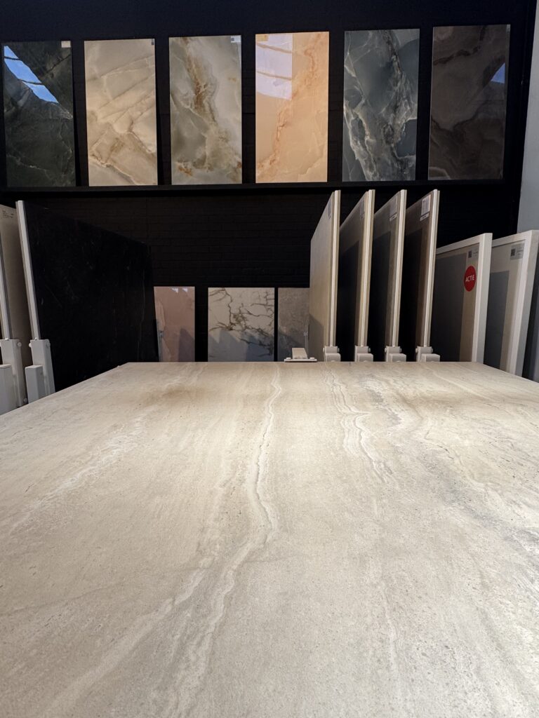 Exclusieve Natuursteen-Tegels & Keukenbladen Luxe badkamer & Interieur – Diamond Stone Naarden